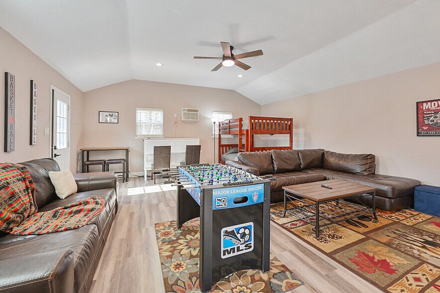 Building Photo - 1409 Clement Ct