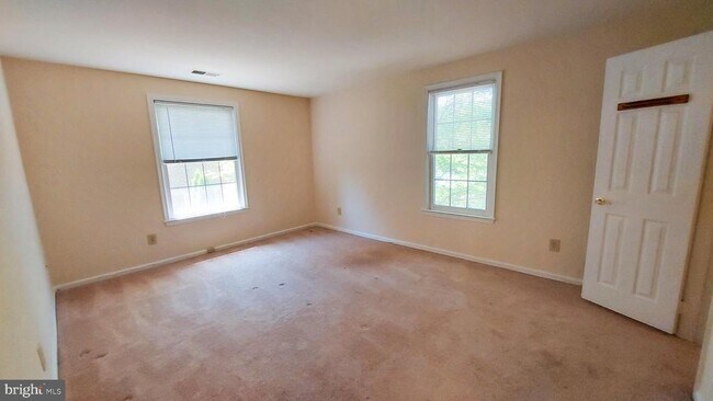 Building Photo - 10712 Kings Riding Way