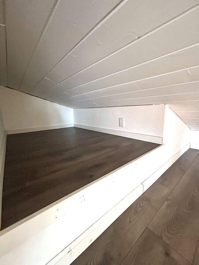 Building Photo - 1-Bedroom ADU with Full Kitchen, Loft & In...