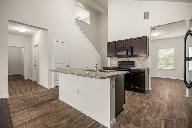 Building Photo - 404 Pentire Way