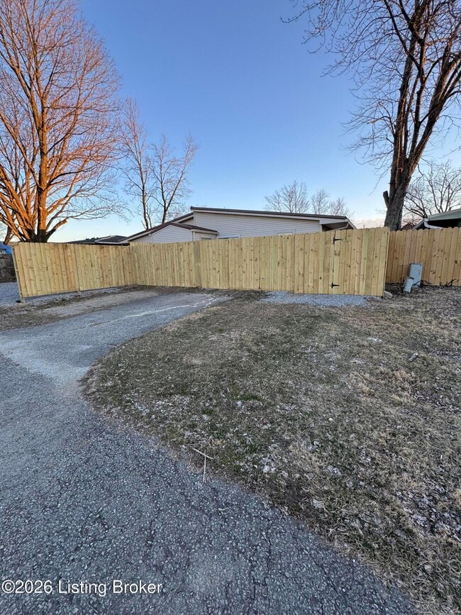 Building Photo - 6605 Vandre Ave