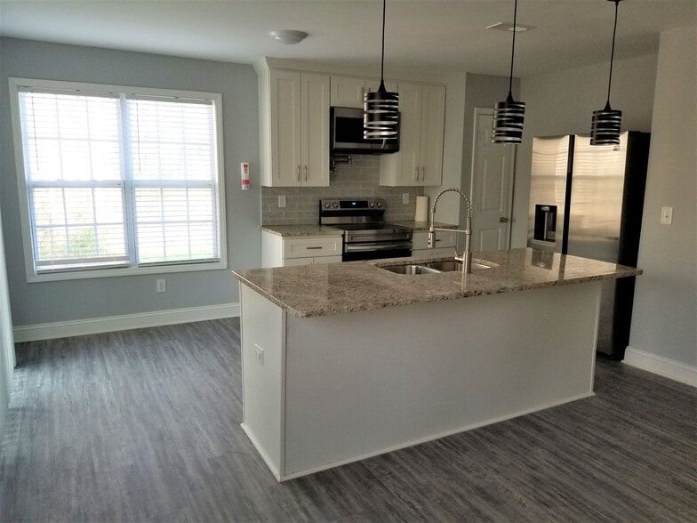 Kitchen - 2810 Herndon Village Way