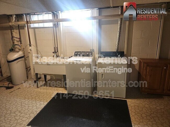 Building Photo - 15205 Merrie Cir