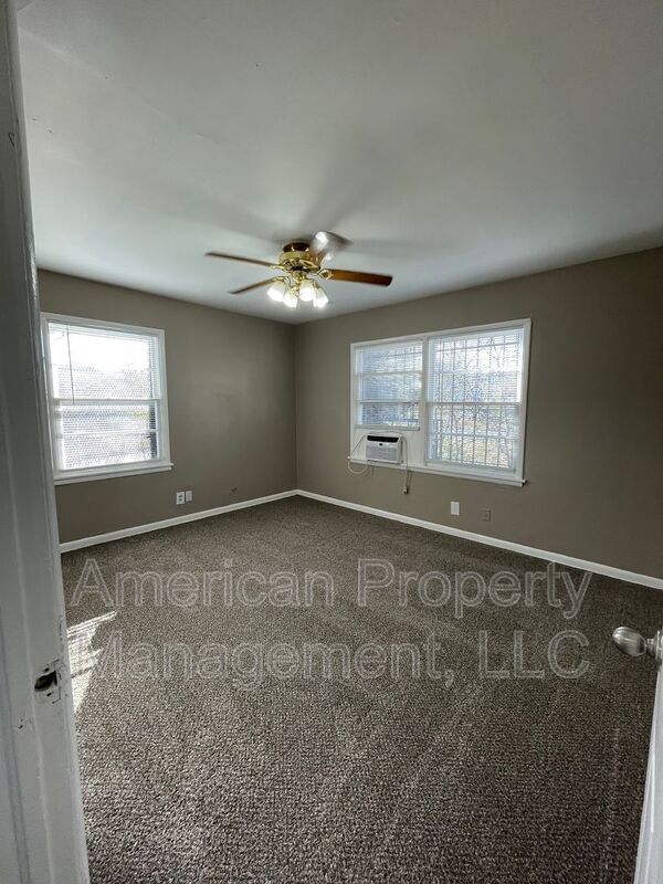 Building Photo - 2405 N Urbana Ave