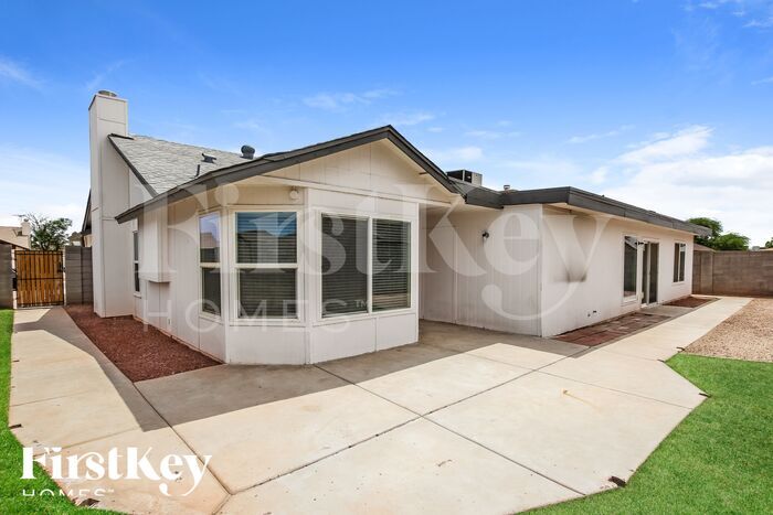 Building Photo - 8038 W Windrose Dr