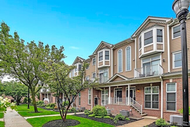 Building Photo - 274 Roslyn Ct