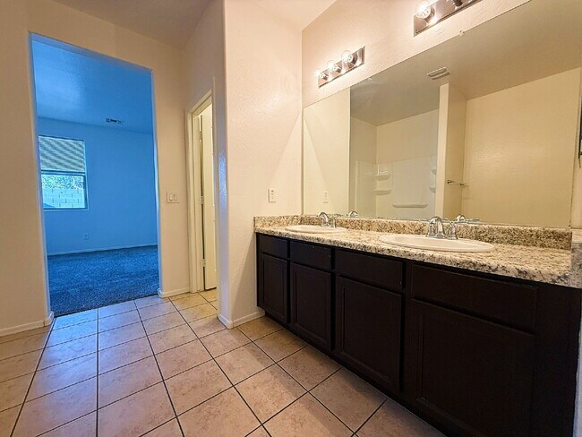 Building Photo - "Charming 3-Bedroom Oasis with 2 Baths & S...