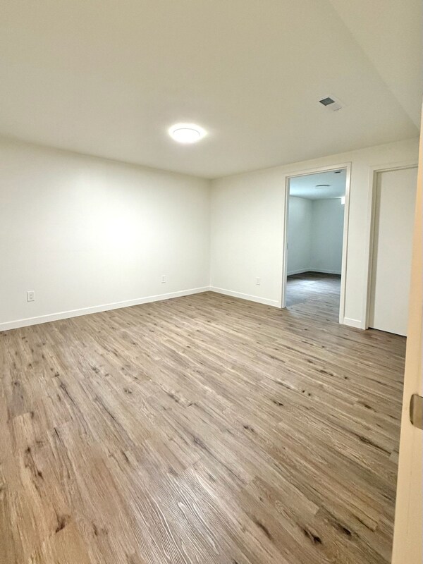 Building Photo - 6386-6386 Shelton Ct