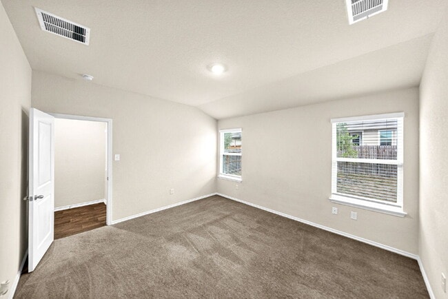 Building Photo - Charming 3-Bed 2 Bath Oasis with Amazing Amenities