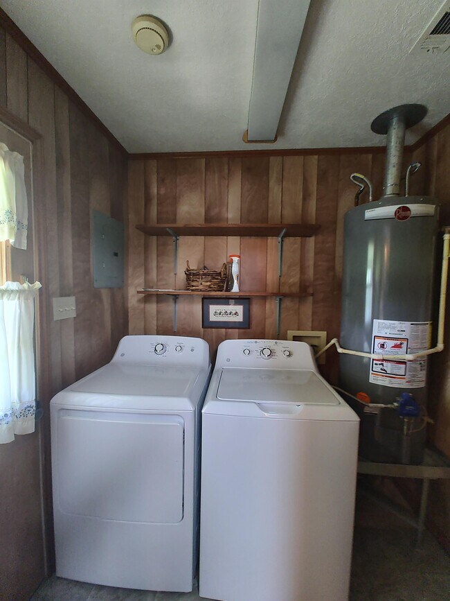 Building Photo - 9023 Brittonville Rd