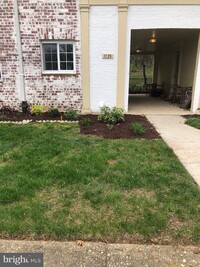 Building Photo - 1128 Valley Dr