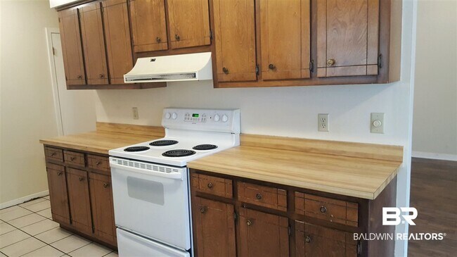 Building Photo - 103 Rainer Cir