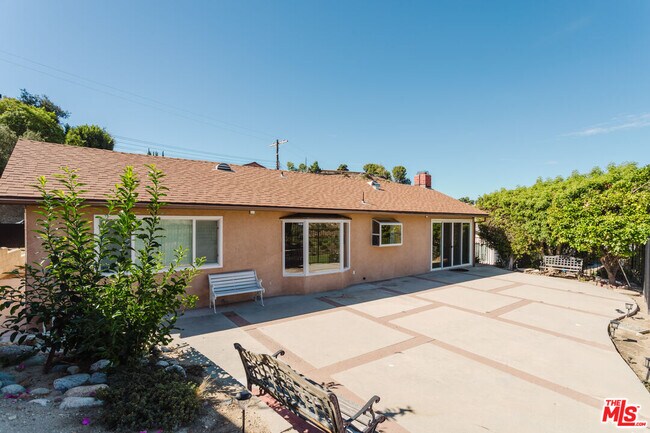 Building Photo - 9047 Riderwood Dr