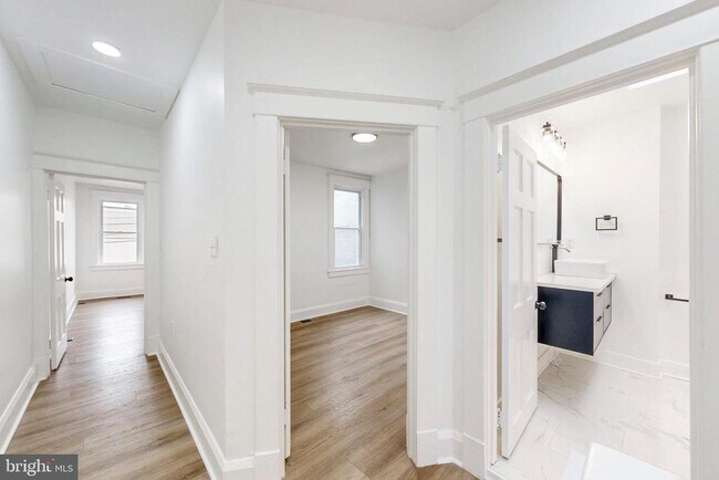 Building Photo - 2320 W Lexington St