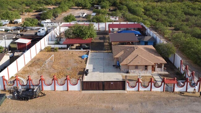 Building Photo - 105 Ranch Rd