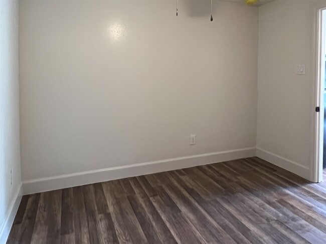 Building Photo - 201 Eastwood St