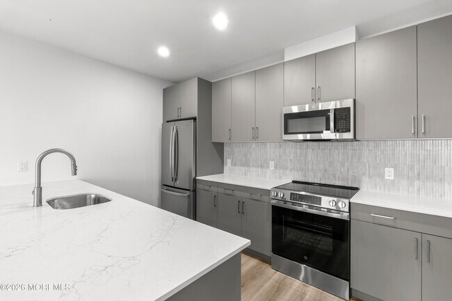 Building Photo - 180 Morris Ave