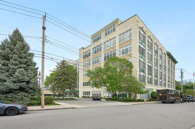 Primary Photo - 1 Landmark Sq