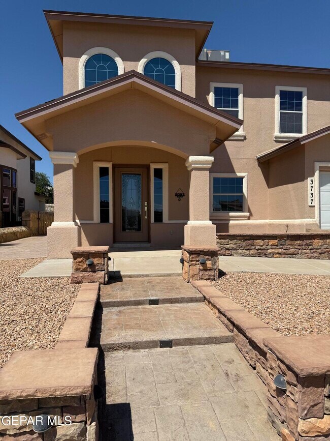 Building Photo - 3737 Tierra Campa Dr