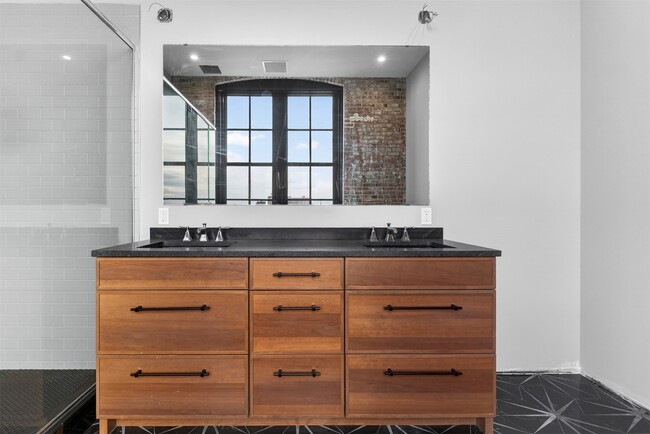 Building Photo - 2647 Locust St