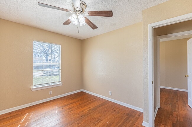 Building Photo - 215 Legion Dr W