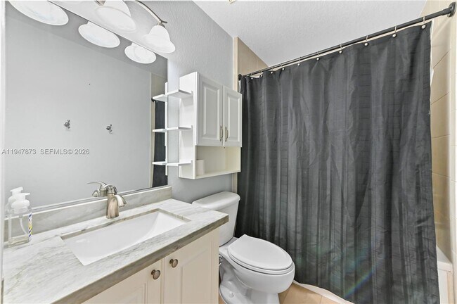 Building Photo - Washington Street, Hollywood, FL 33021 - 2 BR 2 BA townhouse