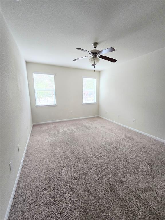 Building Photo - 711 Rolling Oak Dr