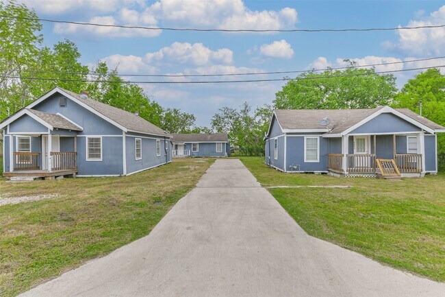 Building Photo - 9839 Racine St