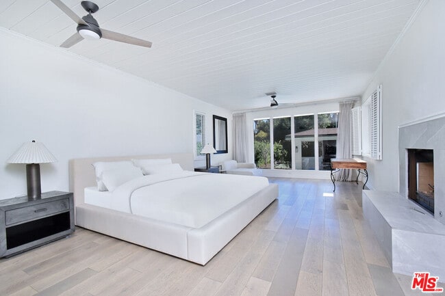 Building Photo - 4678 White Oak Ave