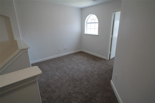 Building Photo - 814 Forest Thicket Ln