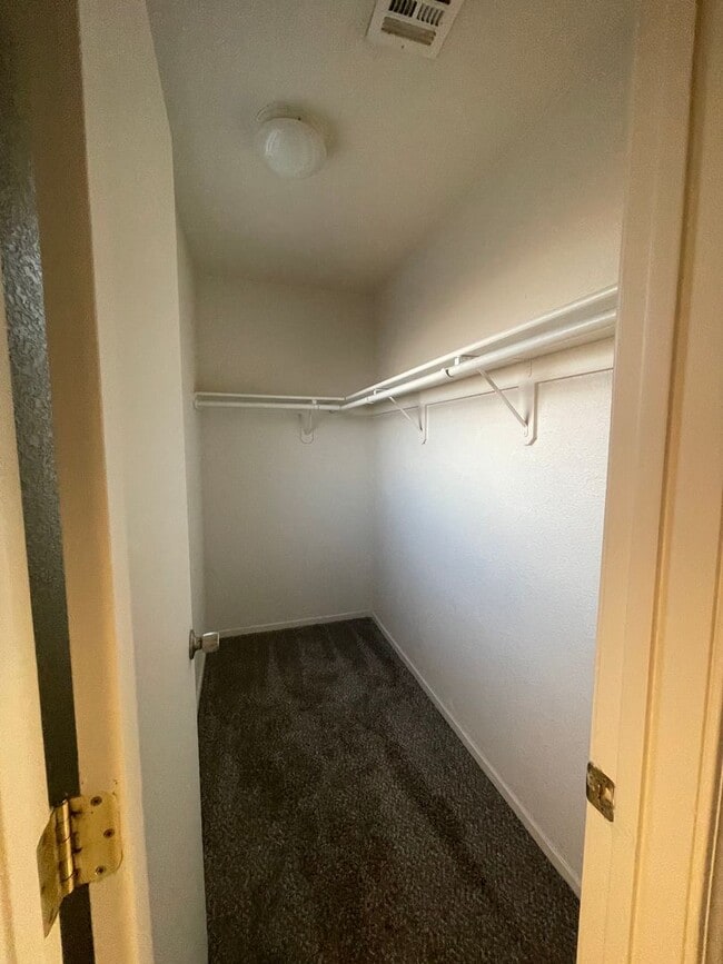 Building Photo - Great Sparks Townhouse!