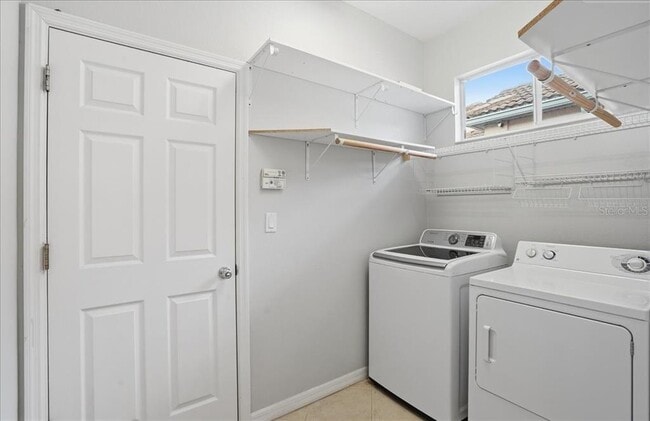 Building Photo - 6055 Wingspan Way