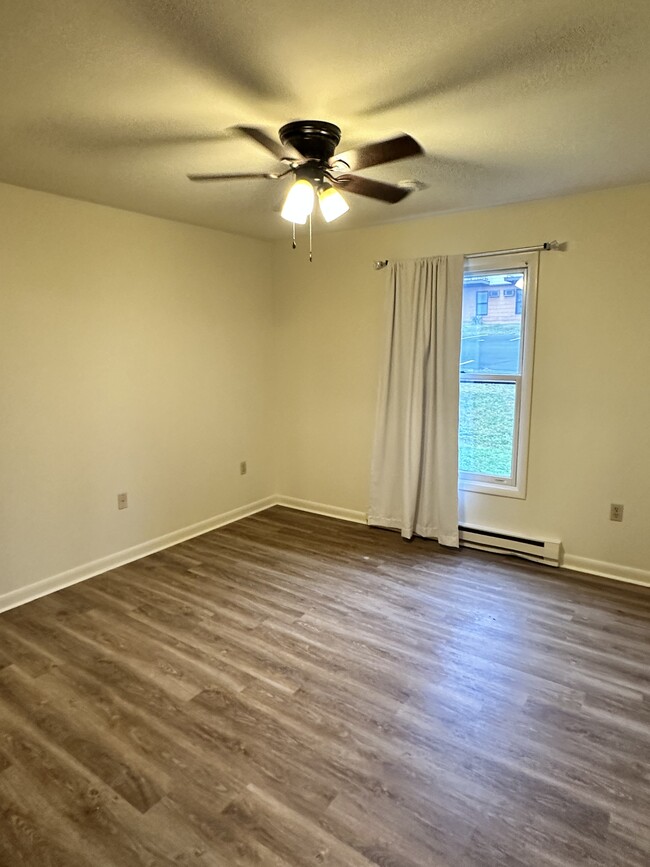 Bedroom - 1620 Sycamore Rd