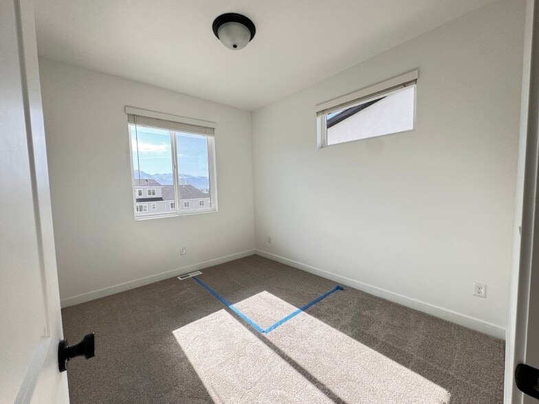 Building Photo - 864 W 900 S