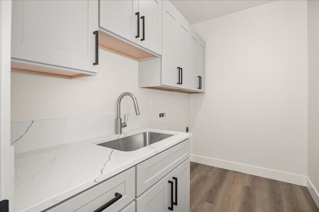 Building Photo - $3,800 - 4 Bed / 3 Bath Stunning Brand New...