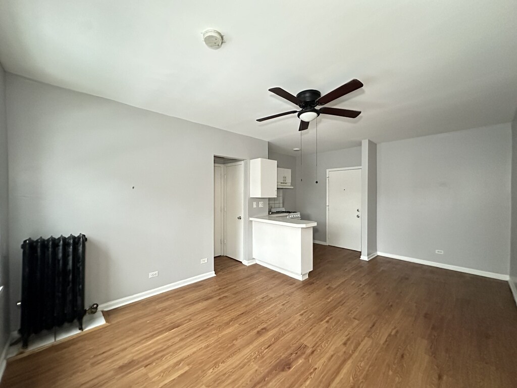 Building Photo - 4031 N Kenmore Ave