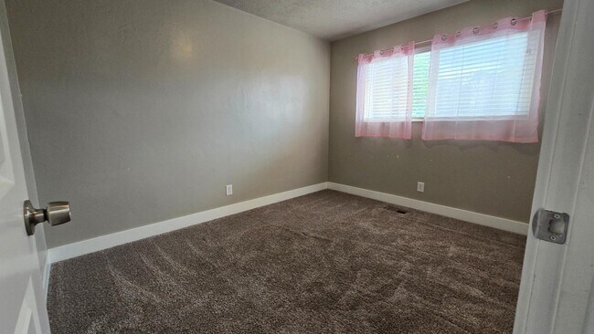 Building Photo - 3933 W Tuscaloosa Way