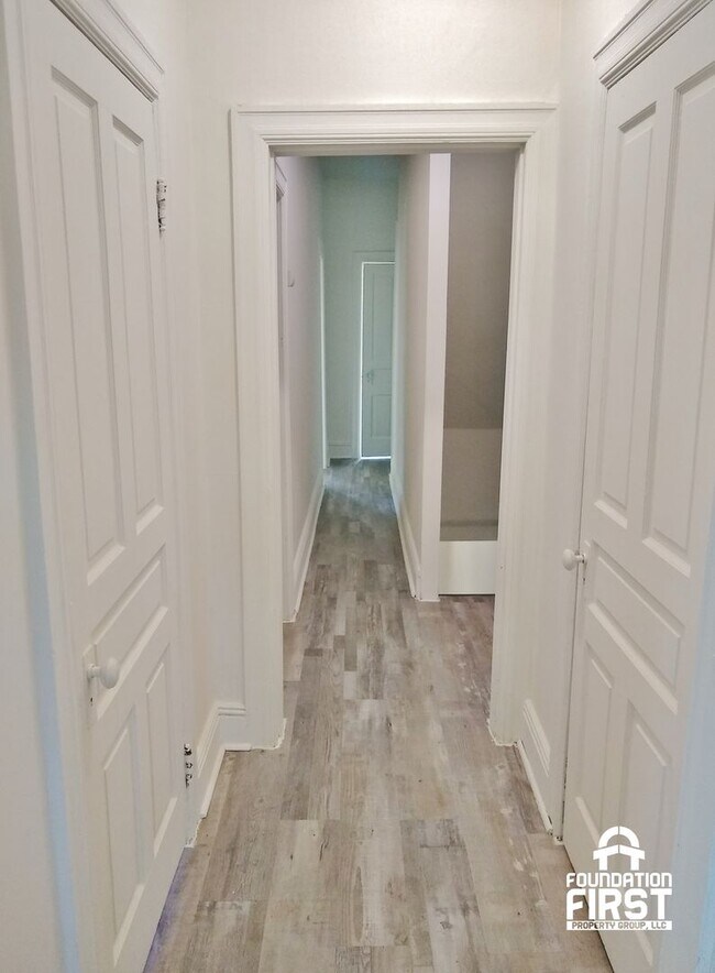 Building Photo - 3 Bed / 1 Bath Single Family Home