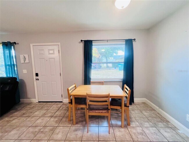 Building Photo - 5202 Laurel Pl