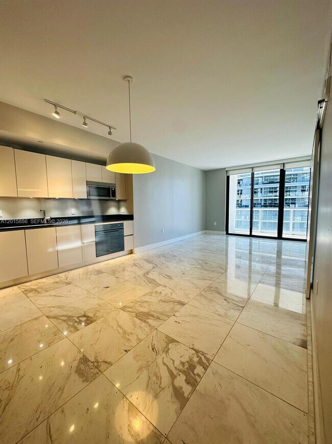 Building Photo - 1010 Brickell Ave