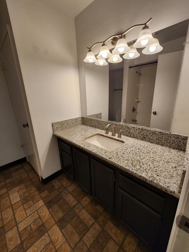 Building Photo - 2069 California Ave