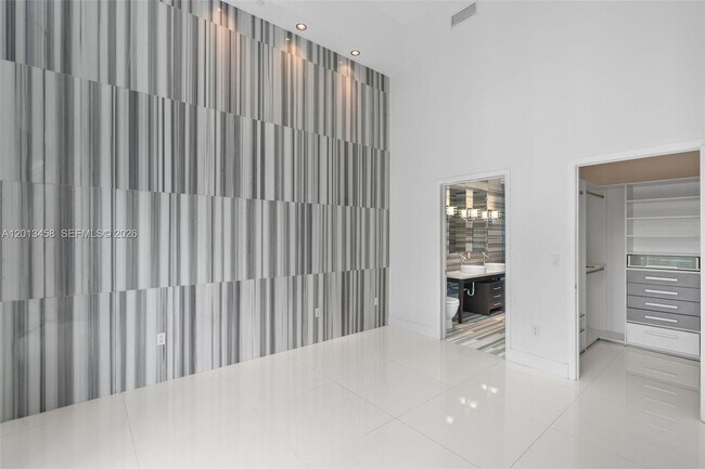 Building Photo - 475 Brickell Ave