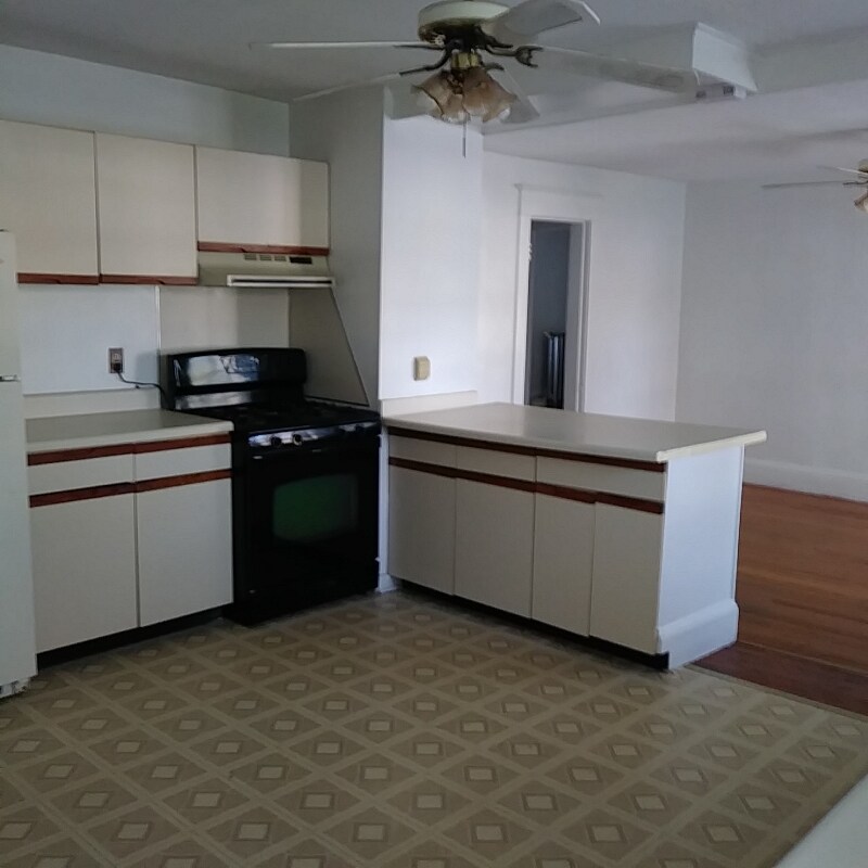 Building Photo - 197 Acorn St