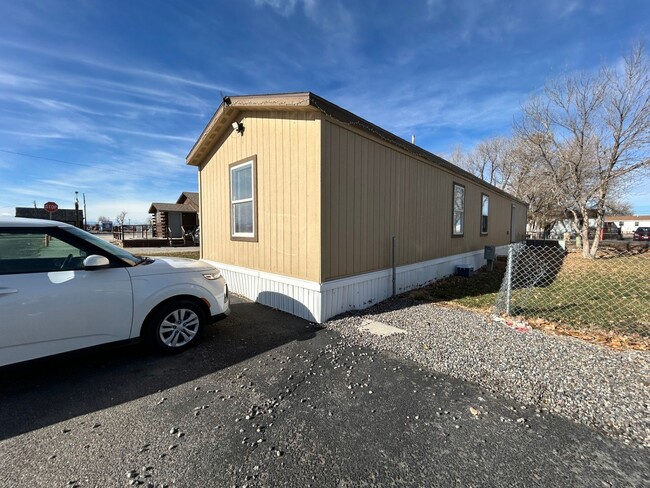 Building Photo - 3 Bedroom 2 Bath Newer Mobile Home.