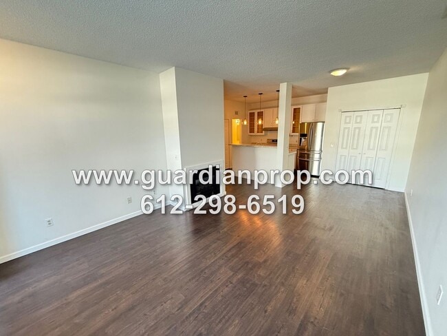 Building Photo - Woodbury Townhouse Available Now, Updated Bath, Open Floor Plan, Loft Area, Fireplace, Attached G...