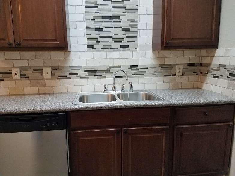 Building Photo - 5227 Vlg Gln Dr