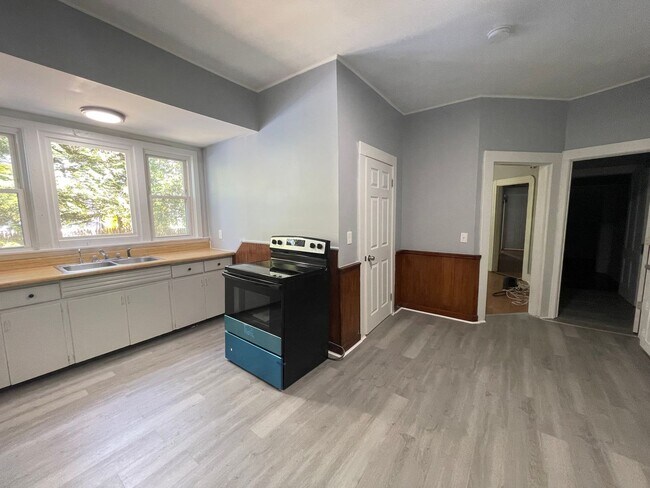 Building Photo - 124-126 Appleton