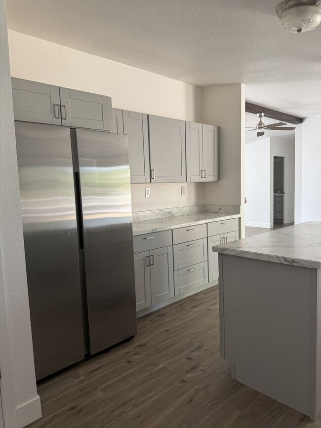 Building Photo - Large Echo home for rent