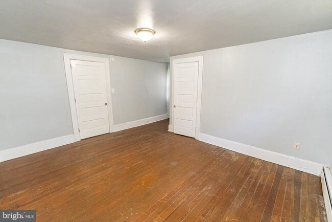 Building Photo - 733 Camden Ave