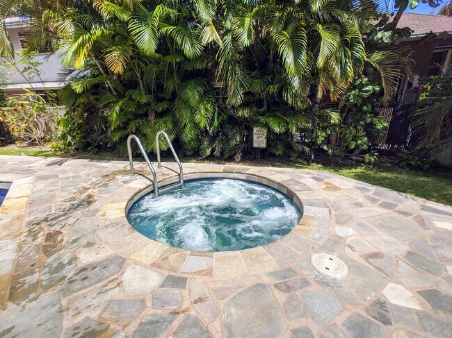 Building Photo - Golf Course, DH View 2 BR / 2 Bath w/2 Assigned Parking @ Fairway House